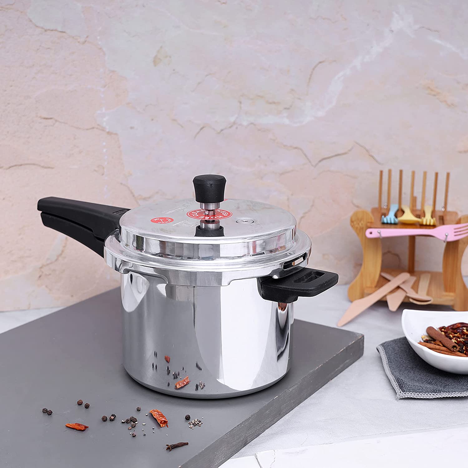 Royalford Aluminum Pressure Cooker 5 Liters Silver