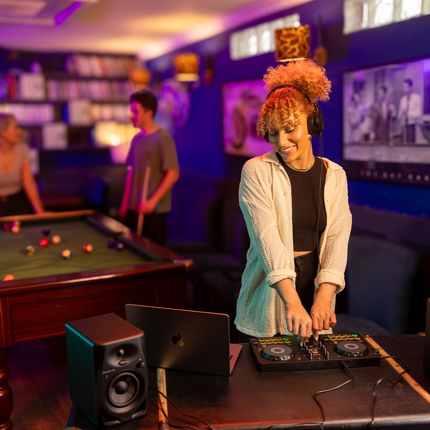 Compact 2-channel DJ controller